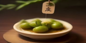 医学科普配图展示念珠菌阴道炎相关的豆腐渣样分泌物特征示意，专业医疗背景干净蓝白色调